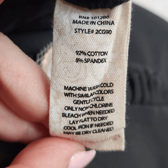 SOFT SURROUNDINGS Black Cropped Pants Leg Gather and Button Detail XL (4633) - Picture 4 of 4